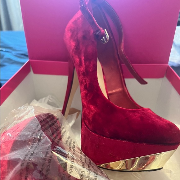 Brand new , just the inside as a little of the paint that came out. Never used. - Picture 1 of 3